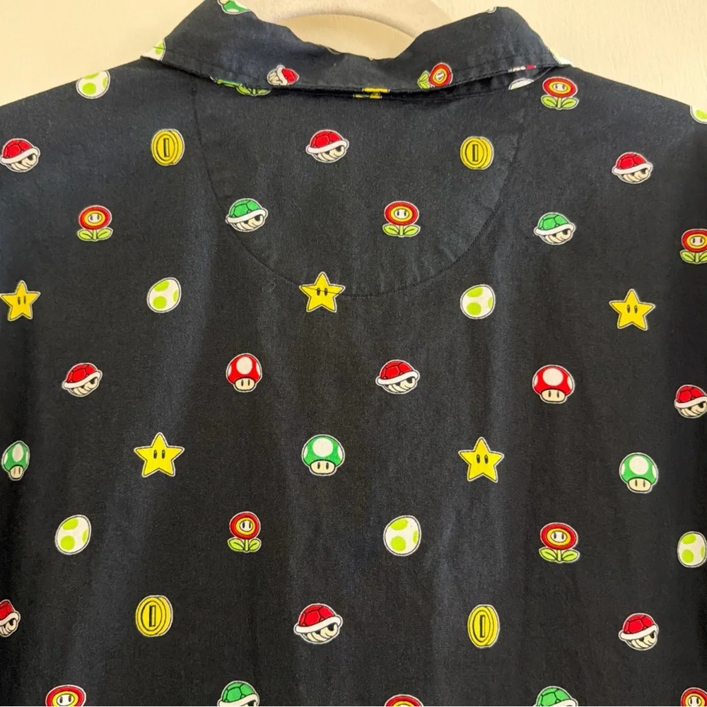 2018 Nintendo Super Mario Bros Black Button Up Shirt L Mushrooms Stars Shells - Picture 8 of 10